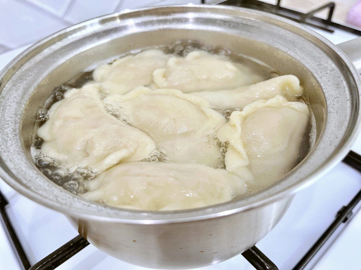 Експерти розповіли, наскільки довго можна зберігати пельмені та вареники у морозильній камері