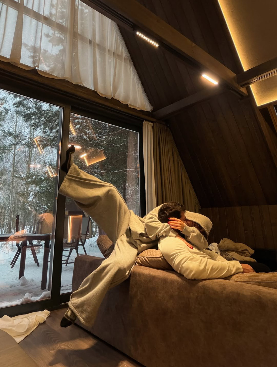 Зірка, здається, весело провела час на природі з коханим 