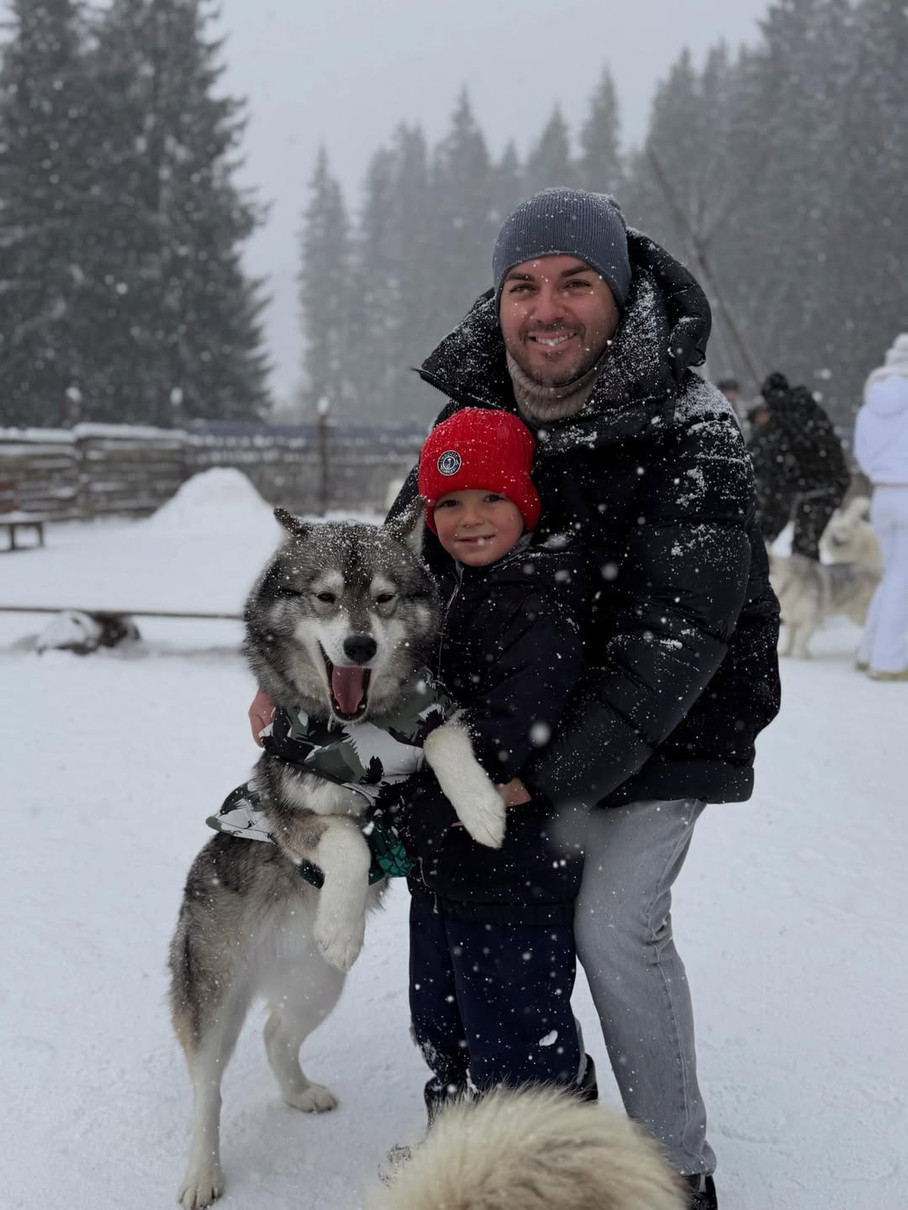 Григорій Решетнік з сином та хаскі