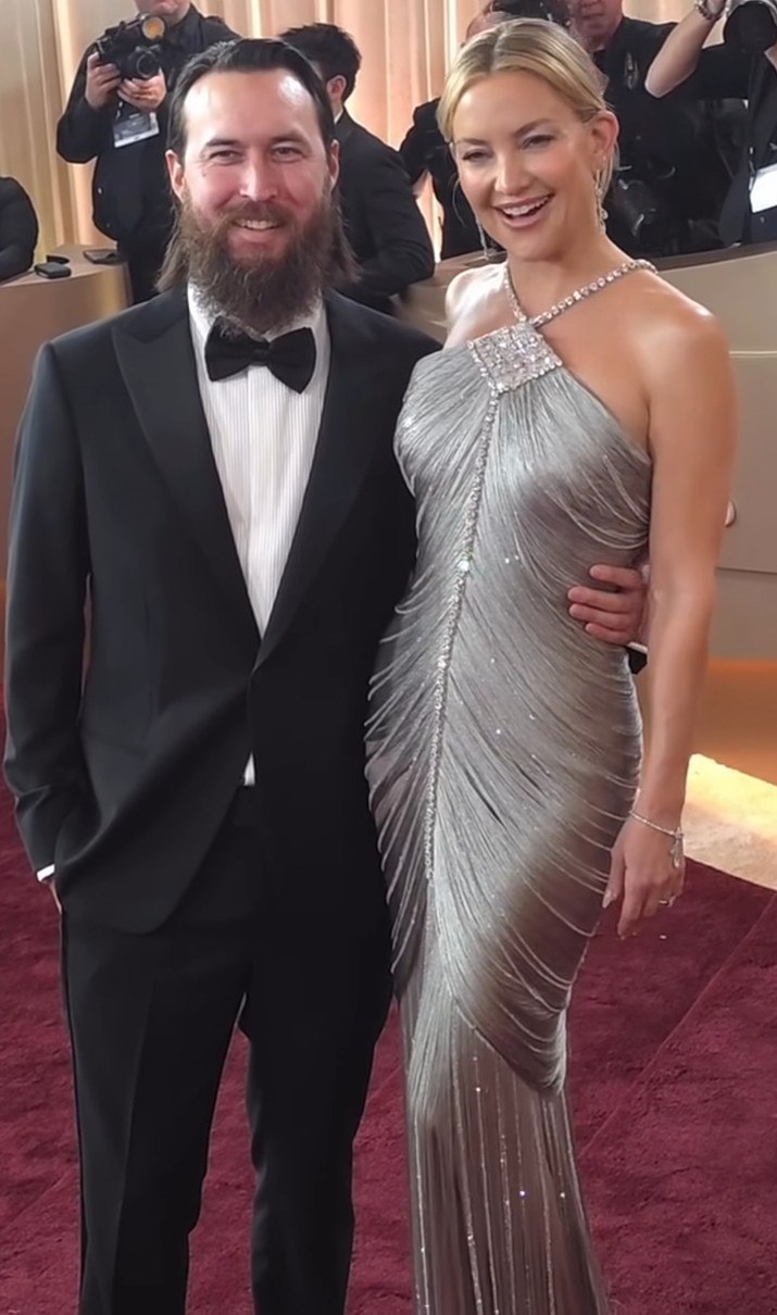 Кейт Хадсон з нареченим попозувала на Золотому глобусі 2026