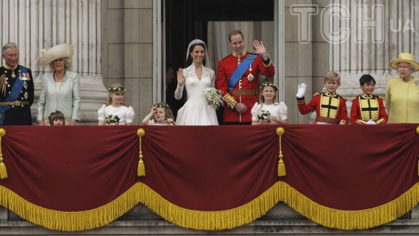 Кейт і Вільям на балконі Букінгемського палацу 2011-го / © Associated Press