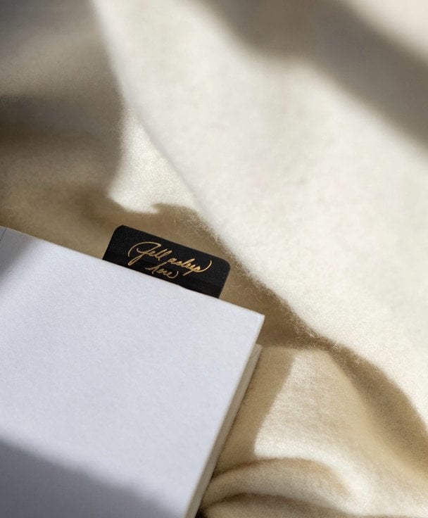 Закладка для книжок бренду Меган Маркл / © instagram.com/aseverofficial