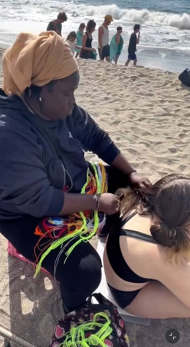 Старшій доньці Наталії Могилевської заплітають косички / © instagram.com/nataliya_mogilevskaya