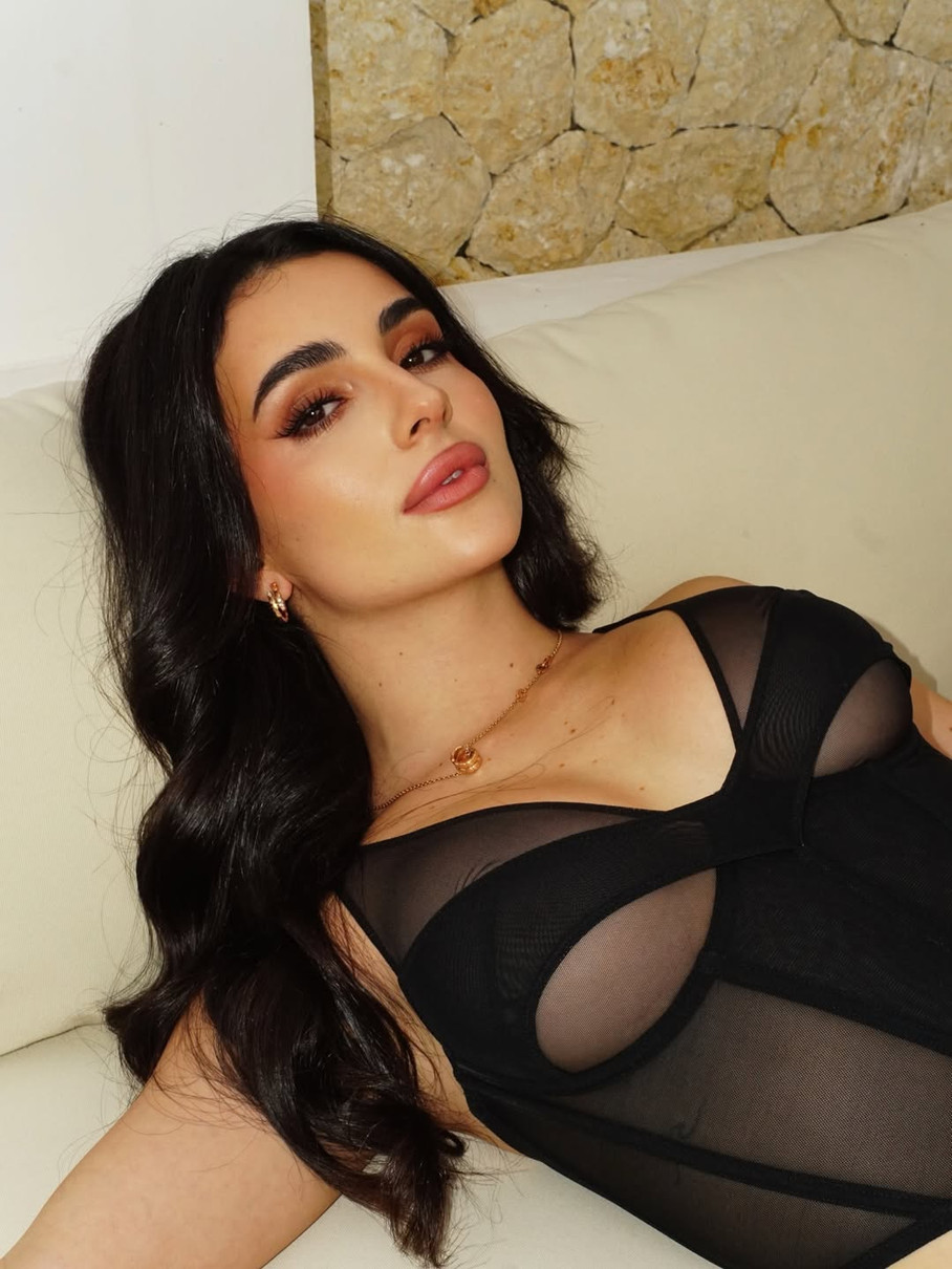 Трінчер похвалилася формами