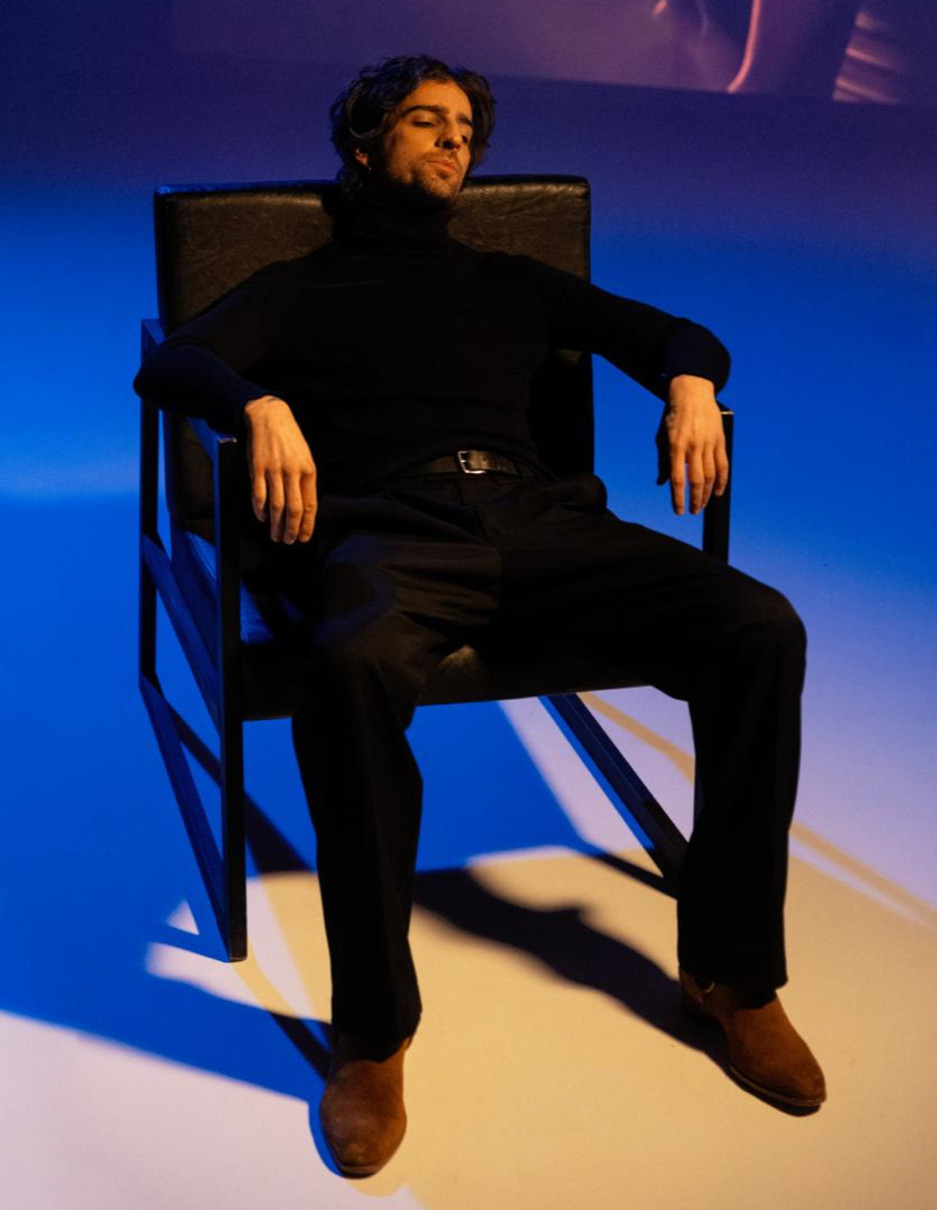 Володимир Дантес випустив пісню до свого еротичного фільму