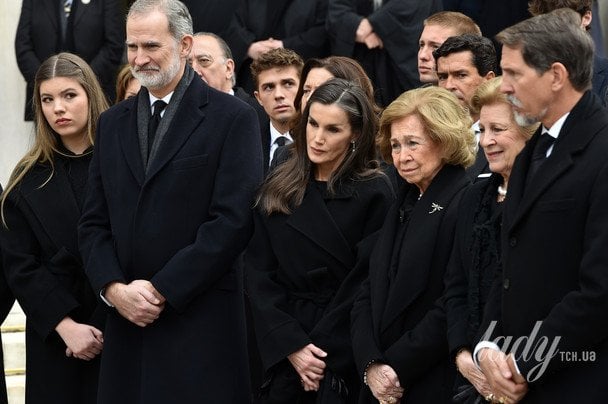 Інфанта Софія, король Філіп VI, королева Летиція і королева Софія, а також грецький принц Павлос / © Getty Images