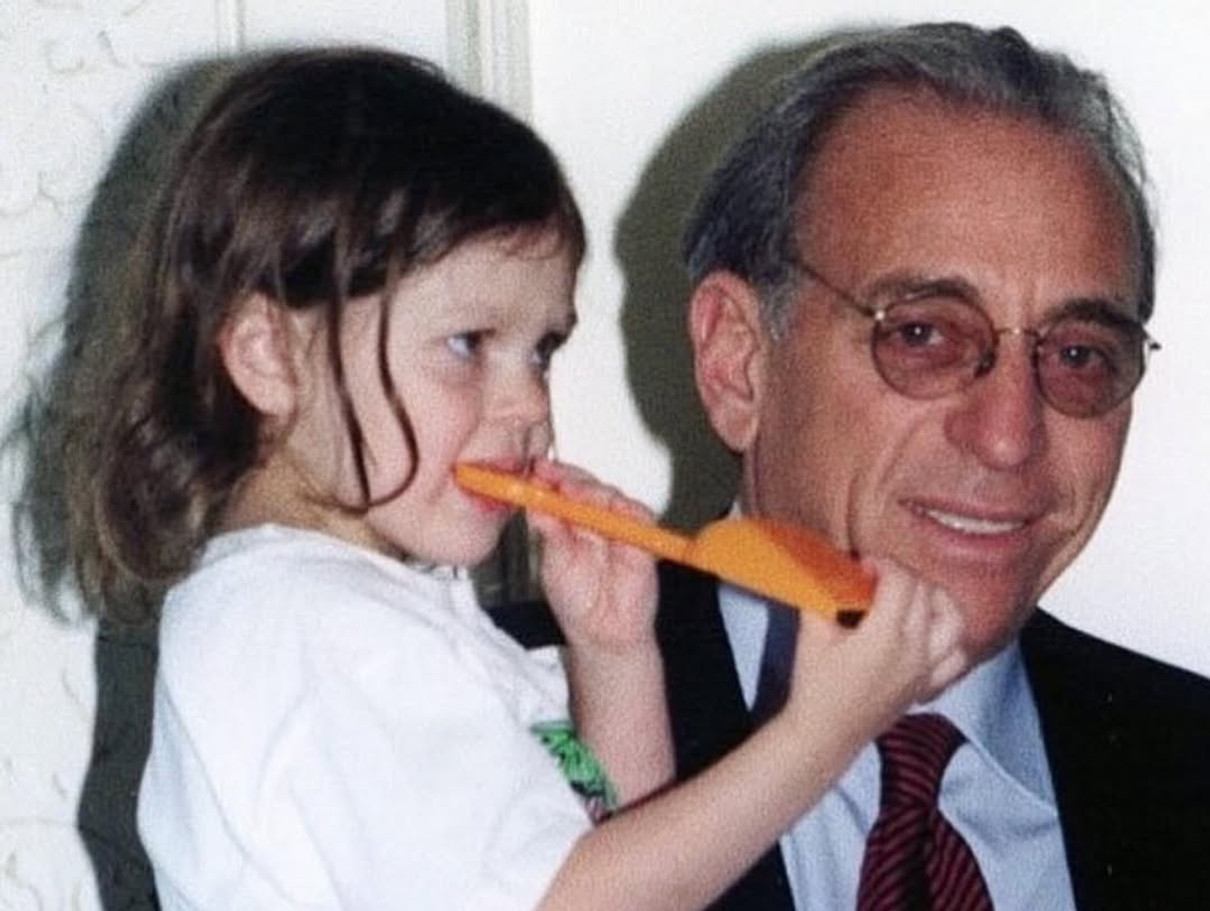 Родина Ніколи Пельтц - що відомо про людей, з якими породичався Бруклін Бекхем