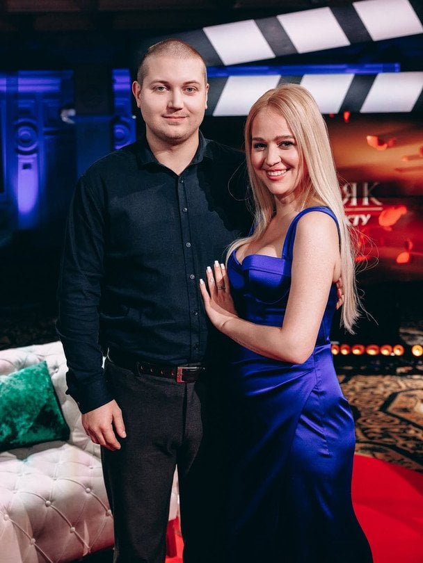 Вагітна Інна Бєлєнь з нареченим / © instagram.com/innka_belen