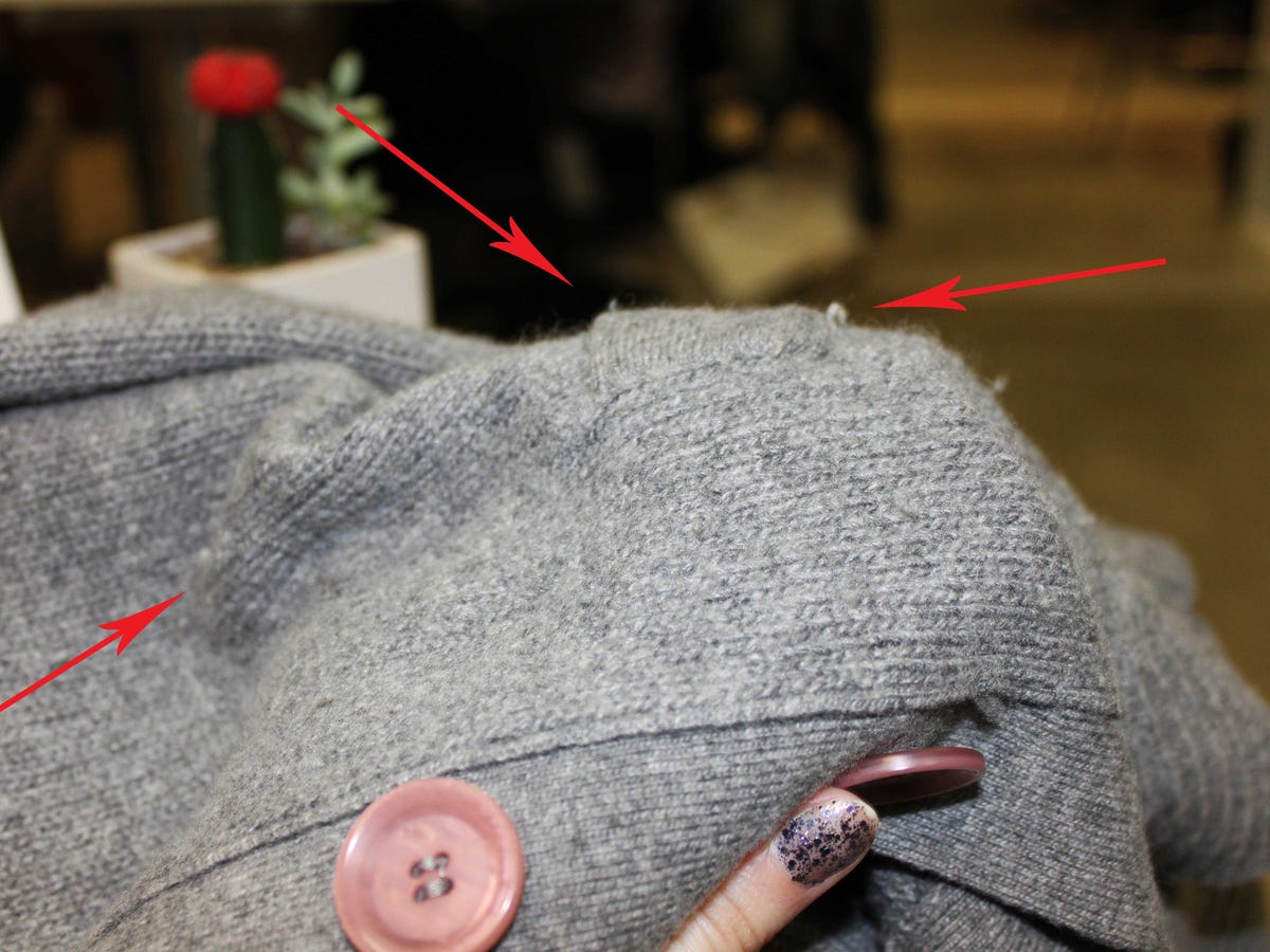 Експерти розповіли, як попередити появу ковтунців на светрі за допомогою простого лайфхаку