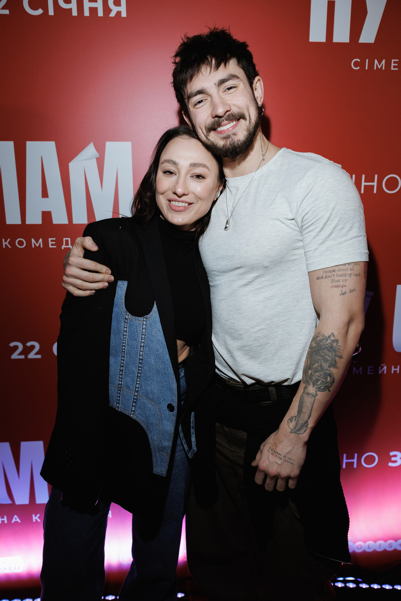 Віталій Островський і фіналістка Холостяка пообіймалися на показі фільму Євгена Таллера Ну мам