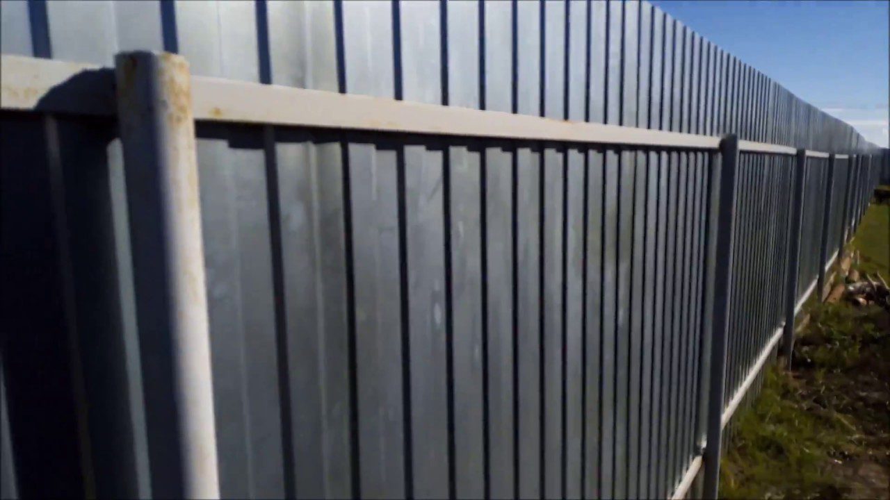 Будівельники розповіли, як легко та швидко зміцнити опорні стовпи для паркану