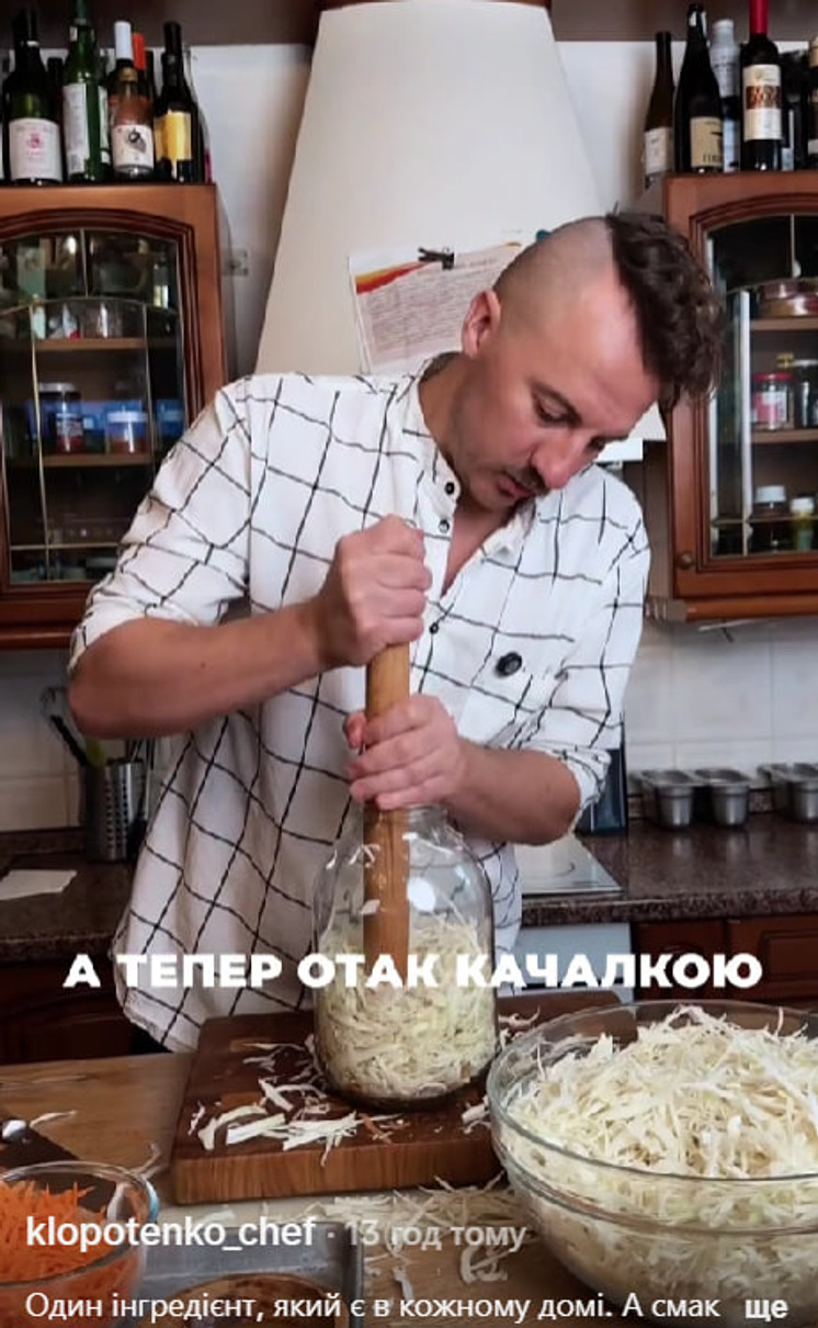 Євген Клопотенко показав, як квасити капусту