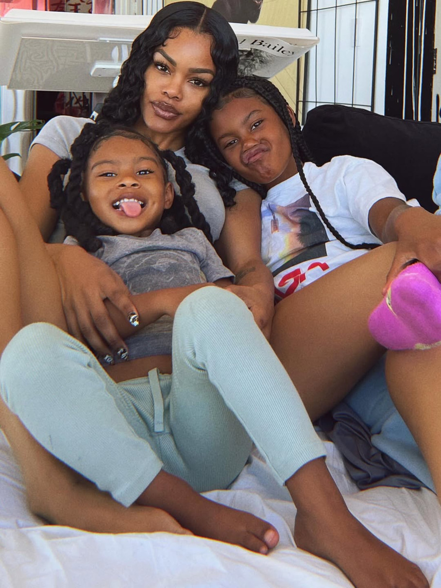 Теяна Тейлор з двома своїми дочками