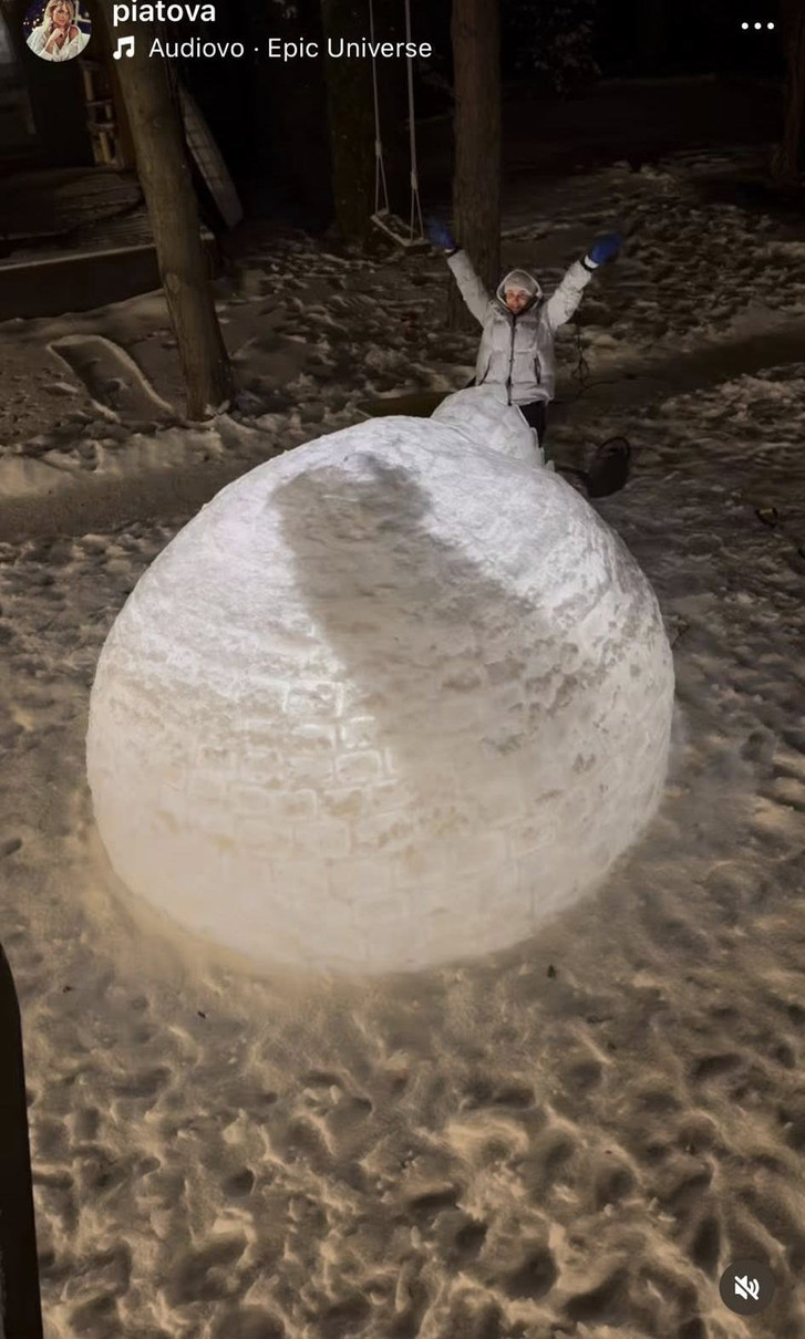 Ось така вийшла халабуда з льоду