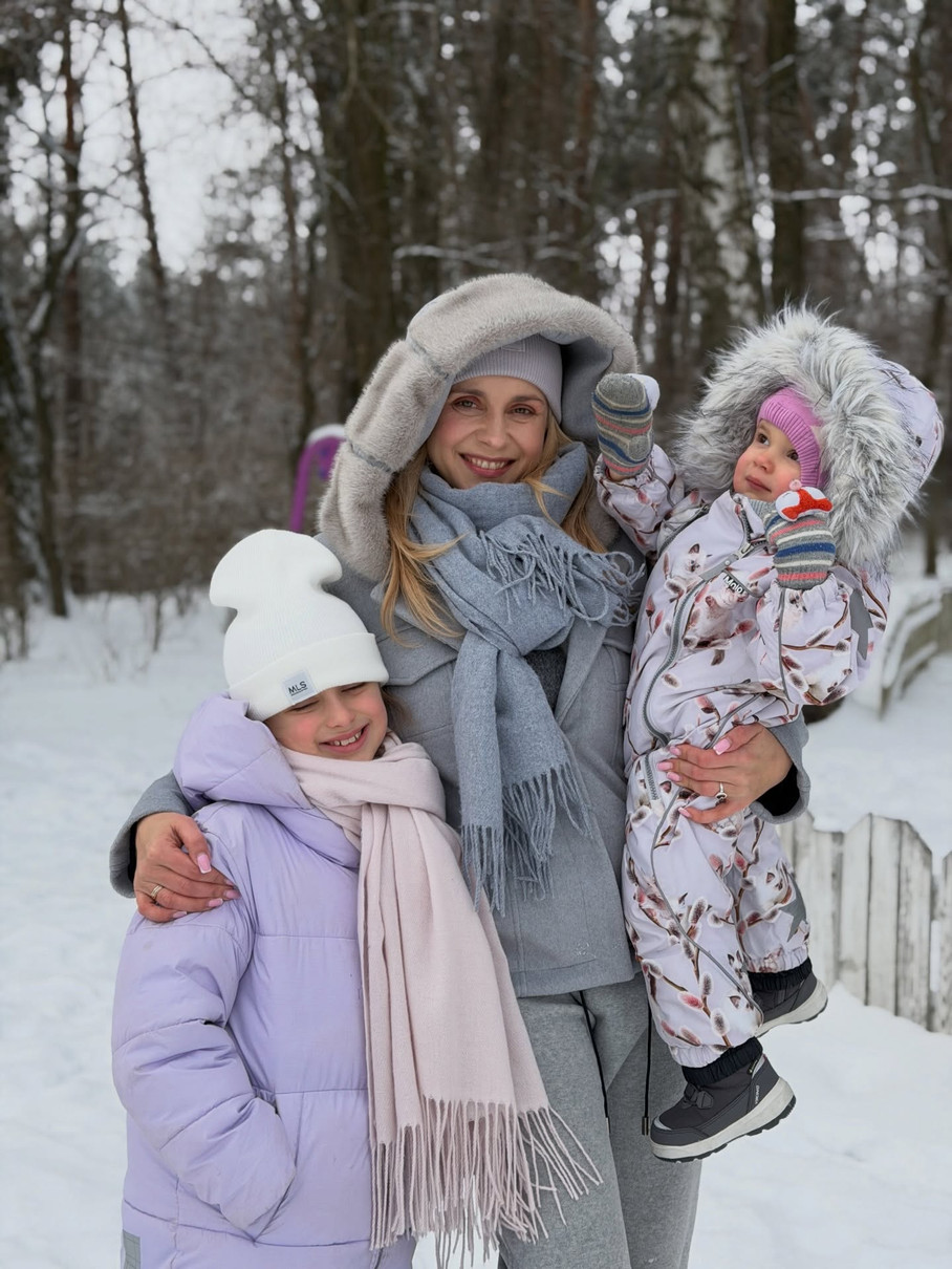 Актриса Лілія Ребрик із доньками