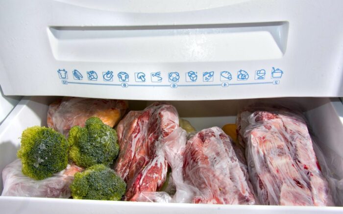 Господині розповіли, як можна використати порожні пакети від молока Господині розповіли, як можна використати порожні пакети від молока