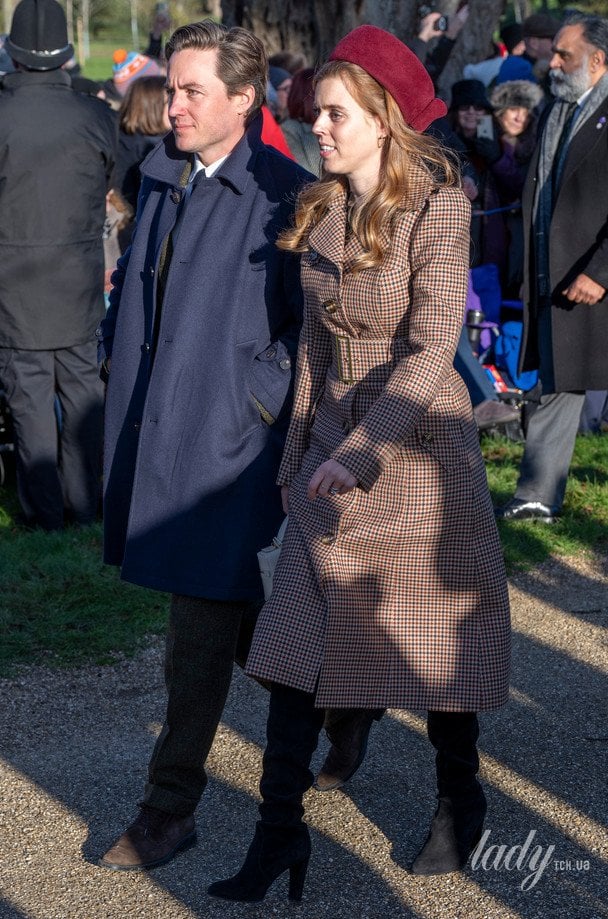Принцеса Беатріс із чоловіком Едоардо в Сандрінгемі на Різдво / © Getty Images