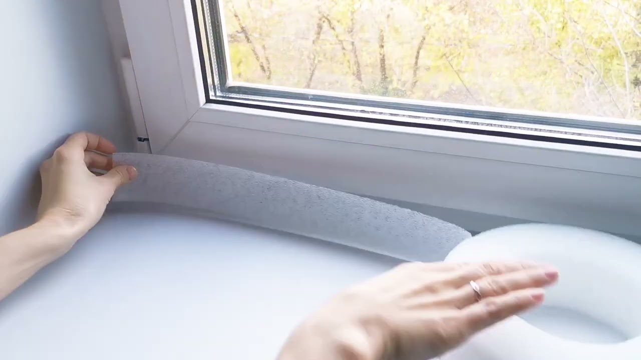 Господарі розповіли, як просто та дуже ефективно утеплити вікна і підвіконня