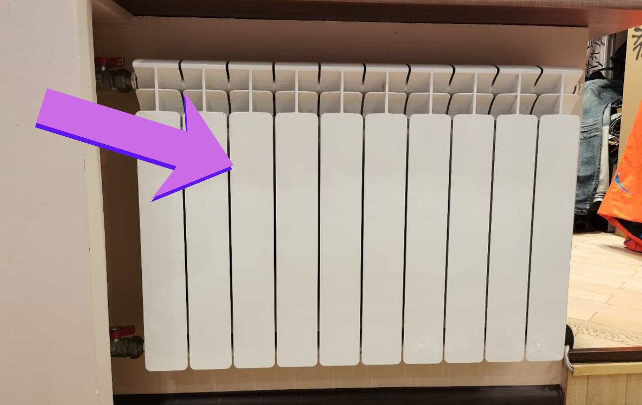 Господині розповіли, навіщо взимку вішати пляшку на батарею Господині розповіли, навіщо взимку вішати пляшку на батарею