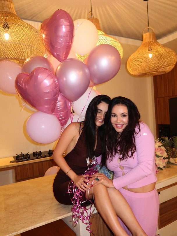 Анна Трінчер з мамою / © instagram.com/annatrincher_official