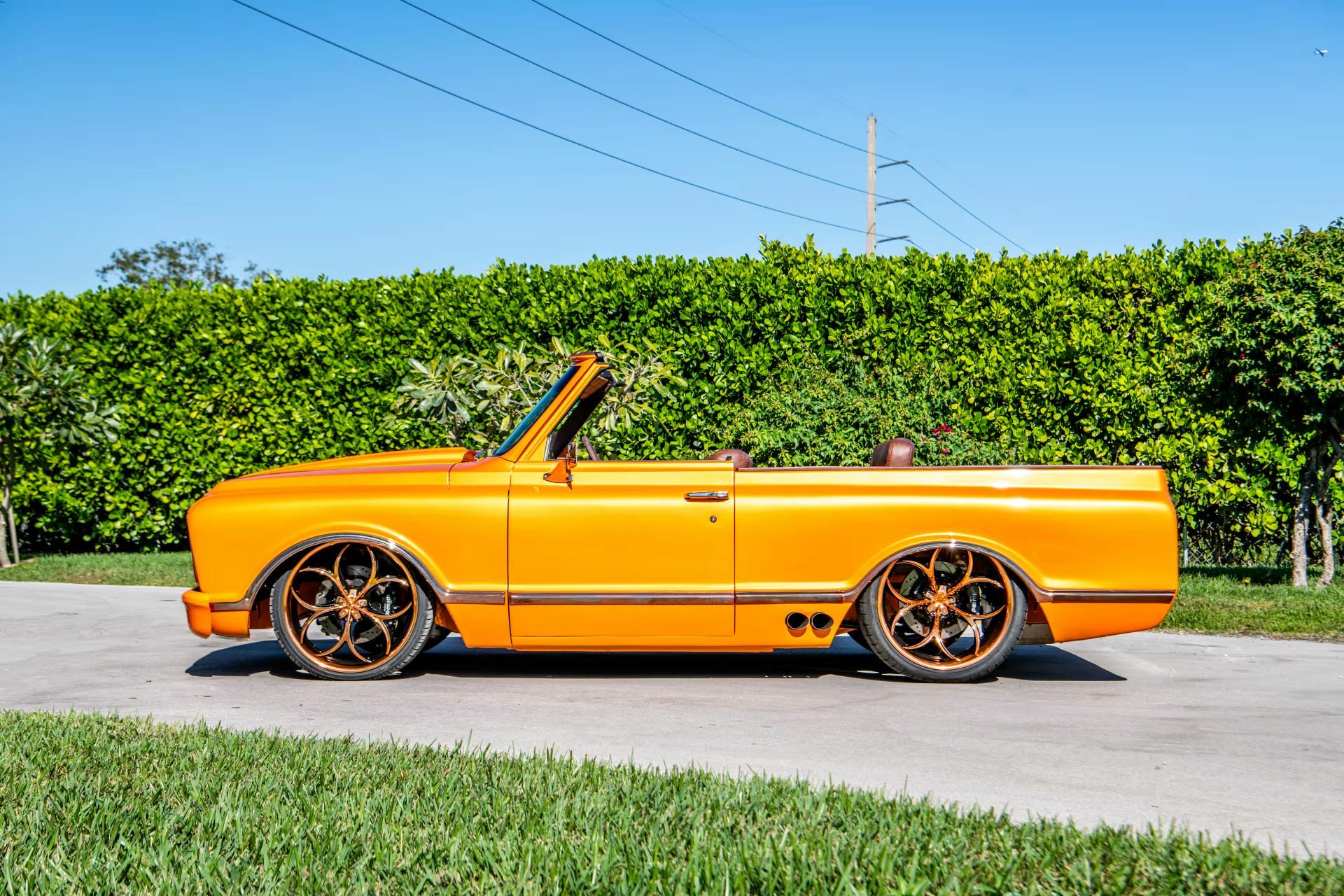 Старий Chevy Blazer перетворили на розкішний лоурайдер із двигуном від Cadillac: ціна вражає - фото 3