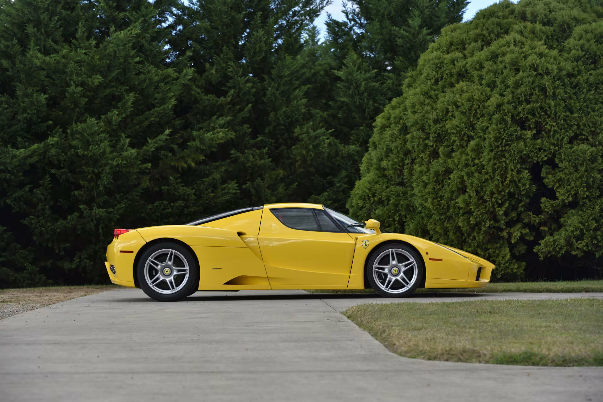 Рекордний аукціон: колекцію Ferrari Філа Бахмана розпродали за неймовірні суми - фото 2