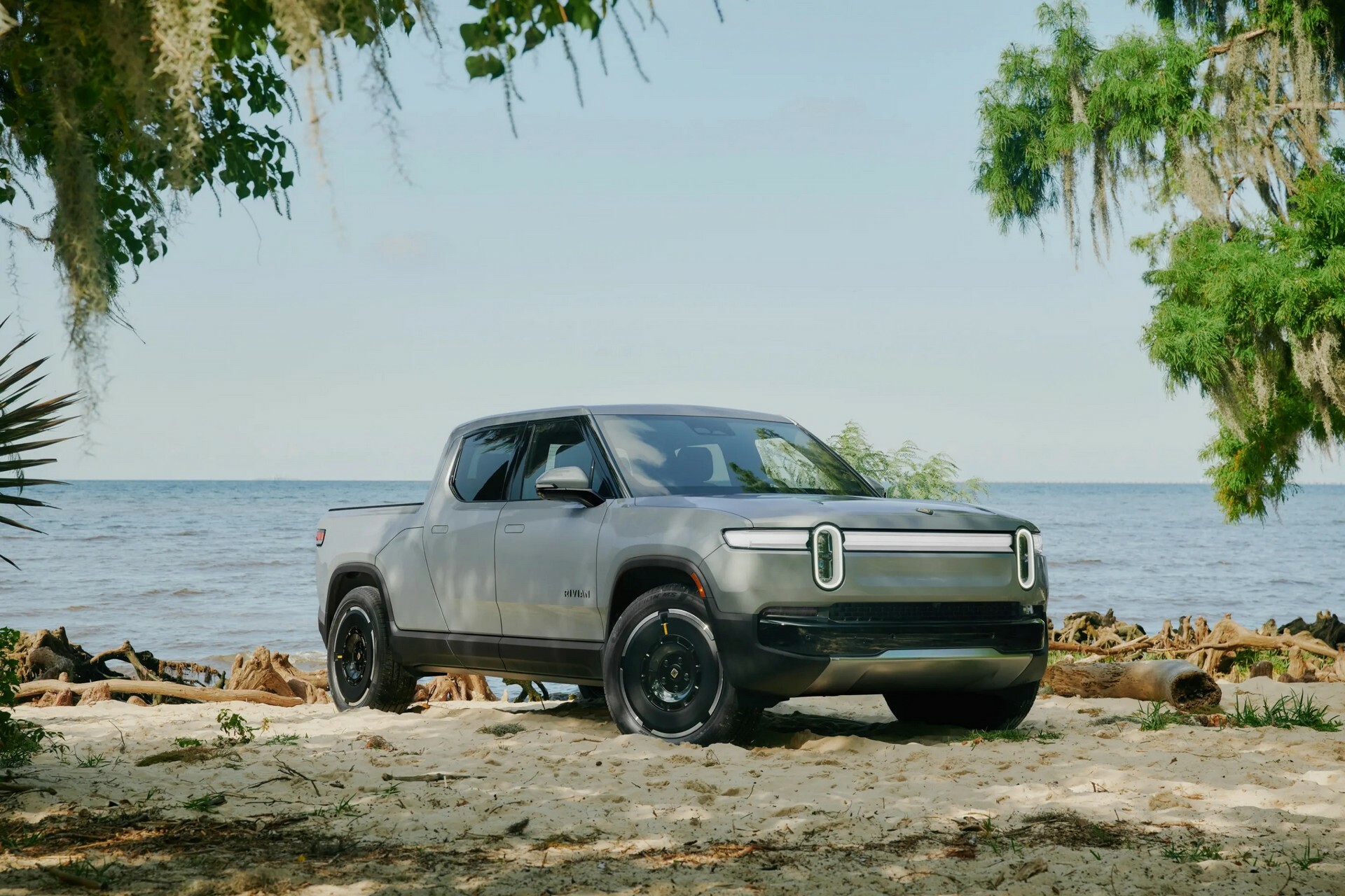 Rivian відзвітувала про падіння продажів у 2025 році: причини та плани на майбутнє - фото 1