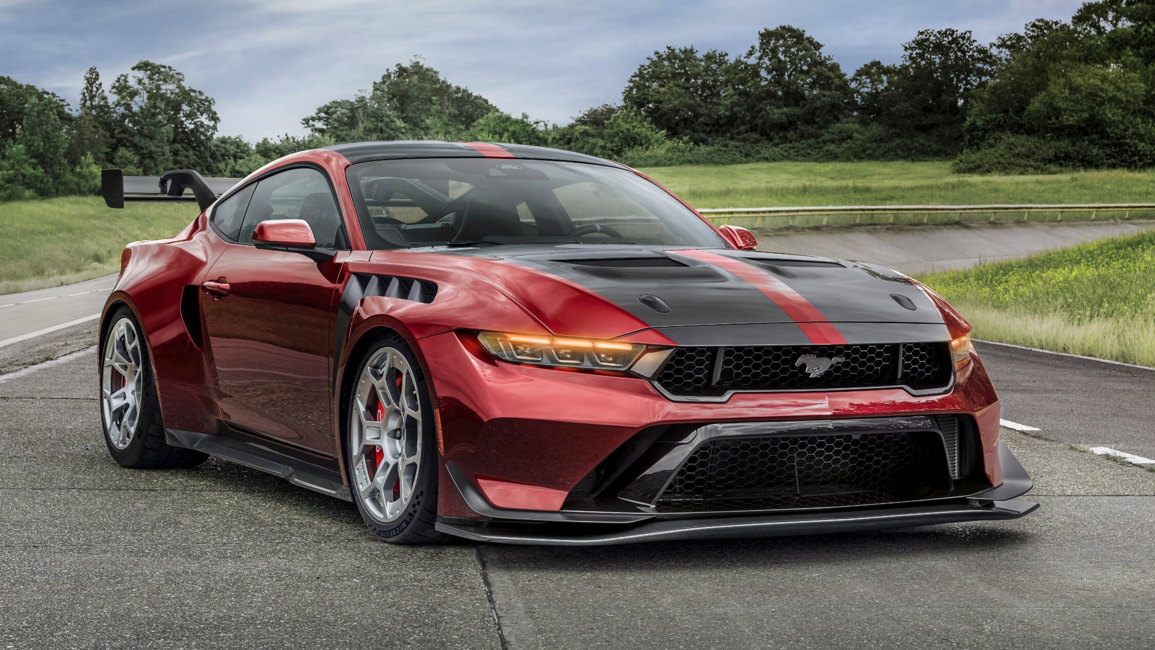 Безумство чи успіх? Скільки американців купили Ford Mustang GTD за ціною суперкара - фото 2