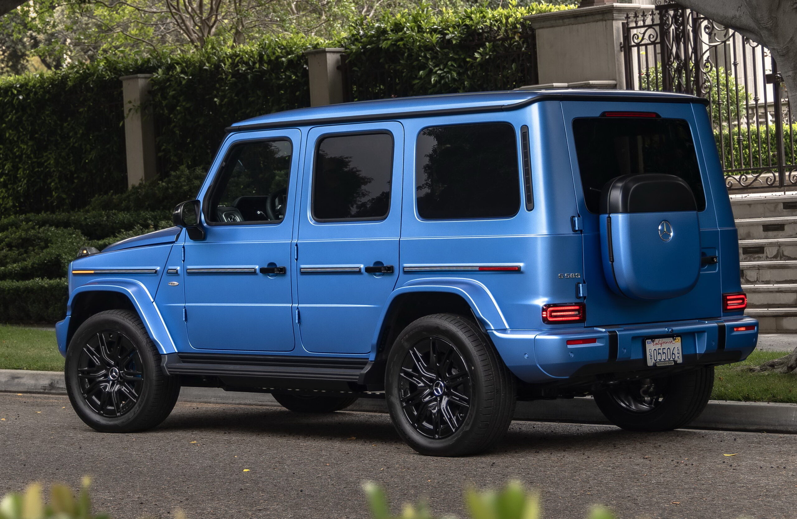 Mercedes намагається врятувати продажі електричного G-Class суттєвими знижками - фото 1