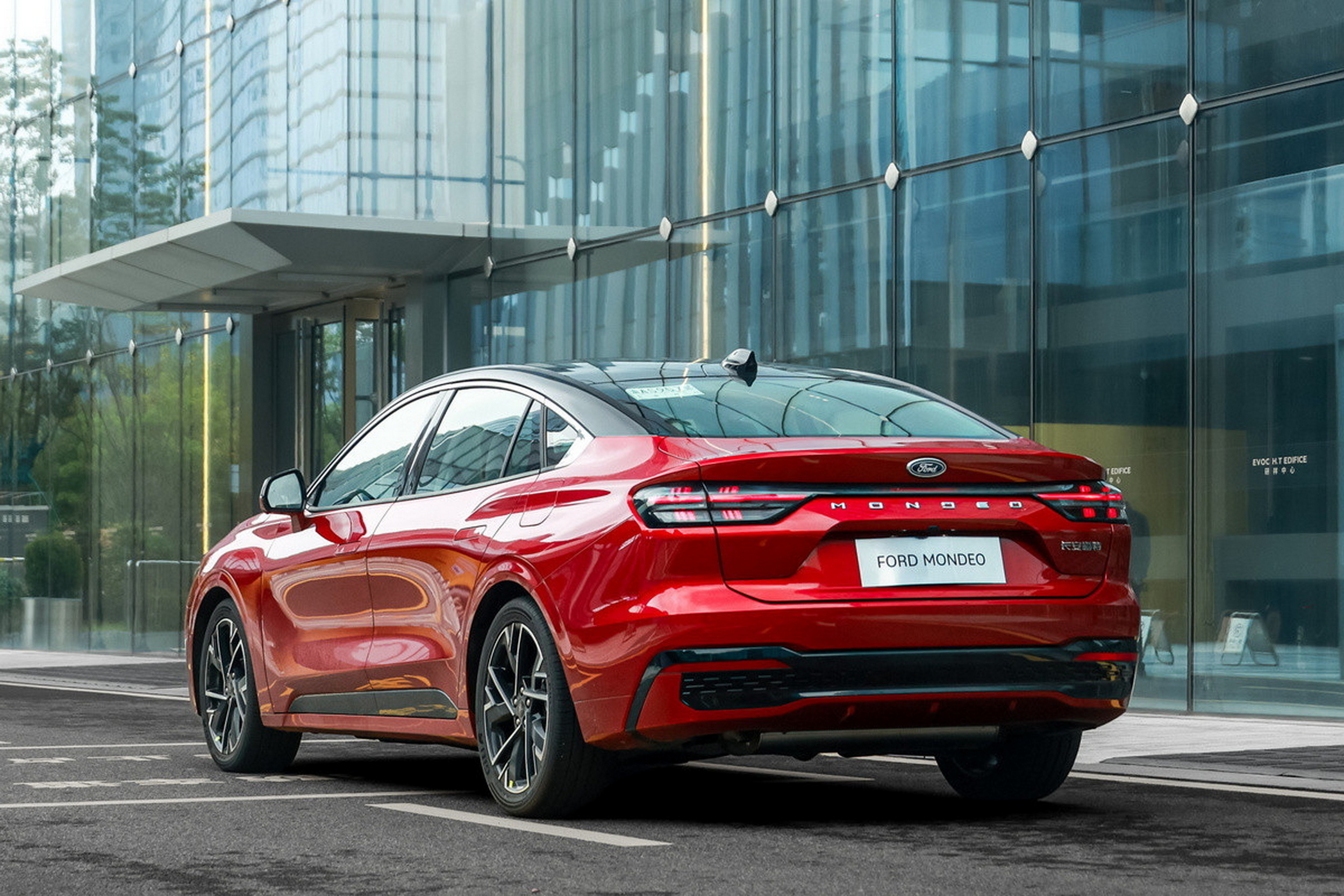 Ford натякає на повернення седанів: доступність автомобілів стає новим пріоритетом - фото 3