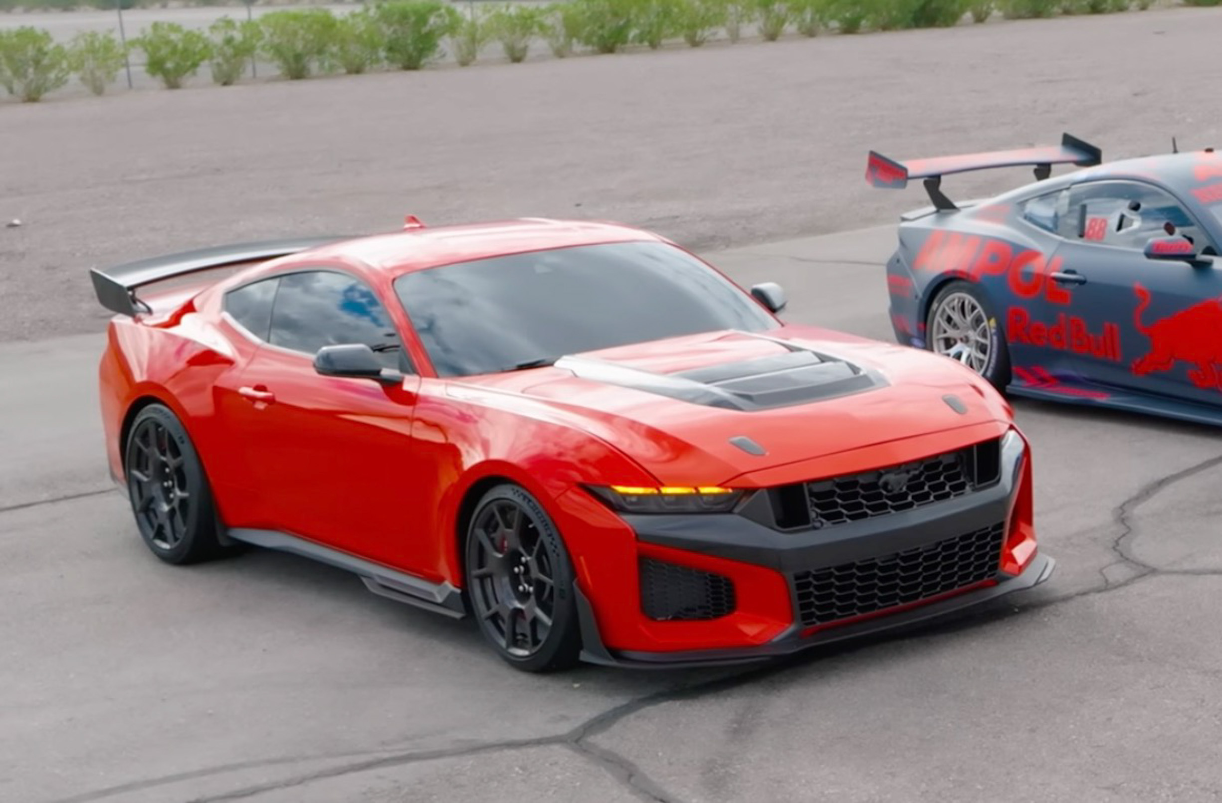 Ford випадково розсекретив екстремальний Mustang Dark Horse SC за допомогою Макса Ферстаппена - фото 1