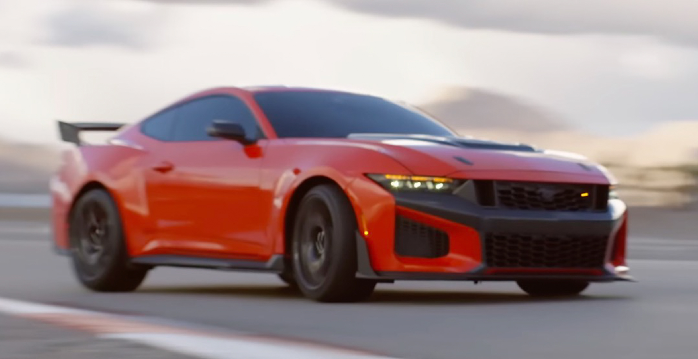 Ford випадково розсекретив екстремальний Mustang Dark Horse SC за допомогою Макса Ферстаппена - фото 3