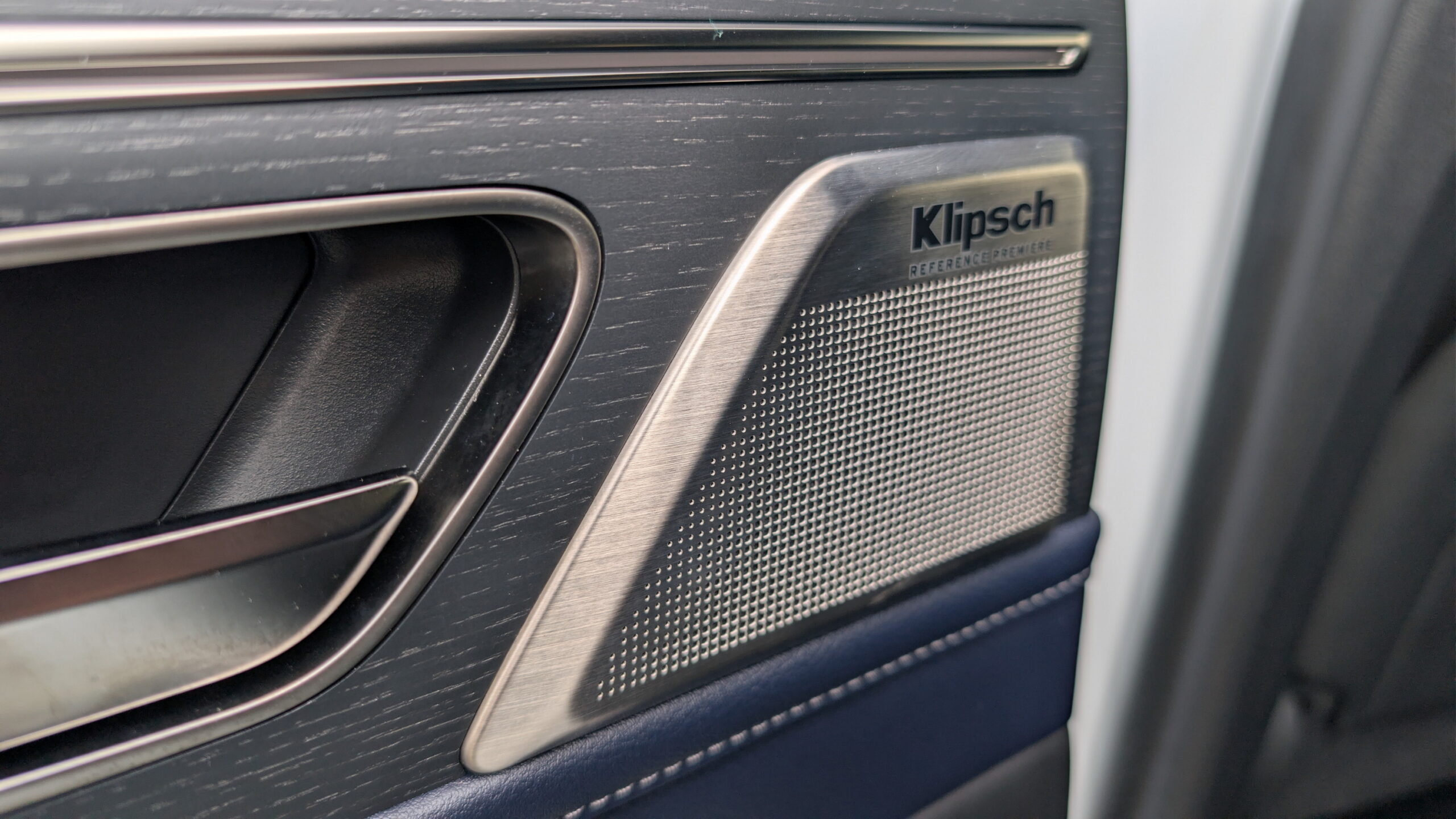 Огляд Infiniti QX80 Sport: розкішний велетень, який намагається здаватися спортсменом - фото 2