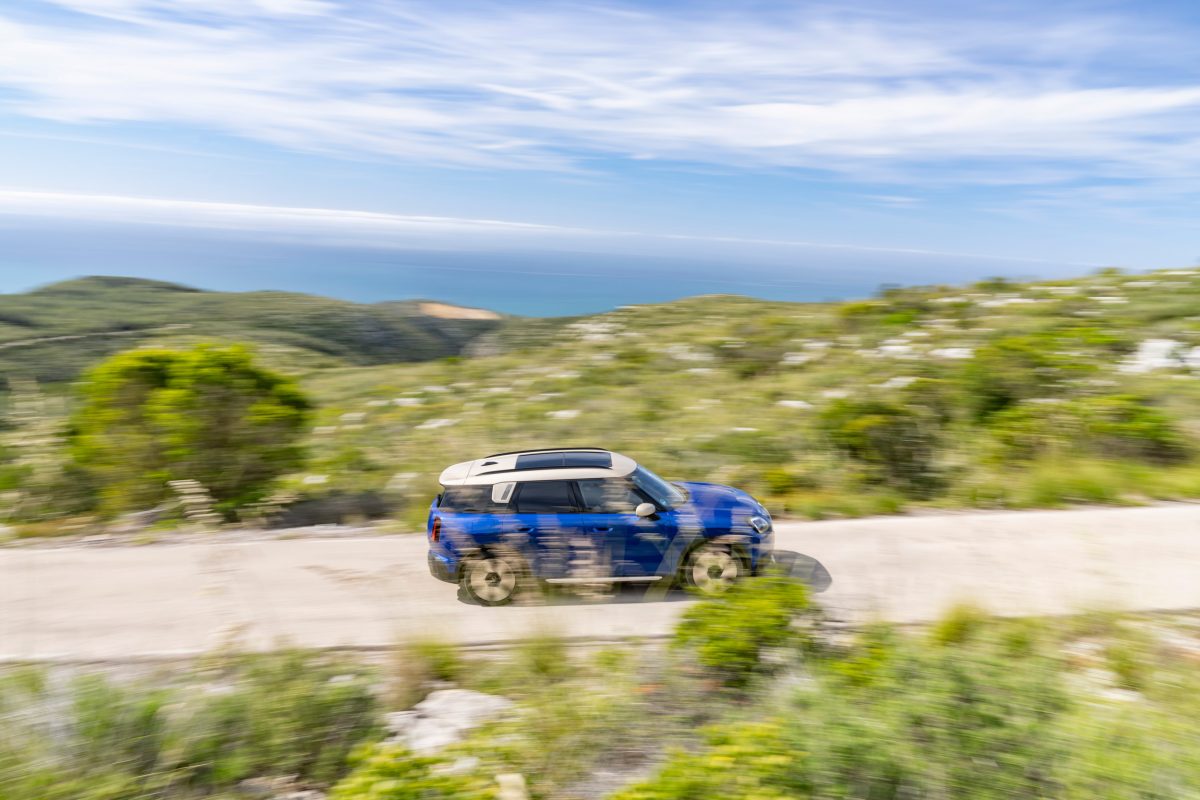 Mini оновила електричний кросовер Countryman: запас ходу перевищив 500 км - фото 4