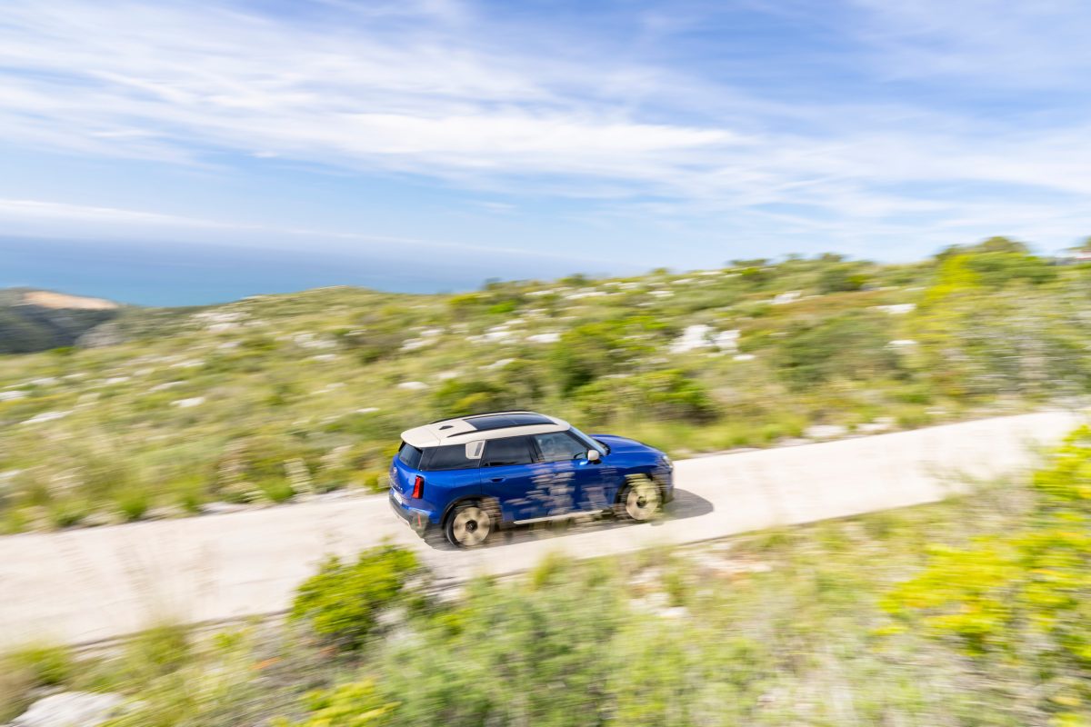 Mini оновила електричний кросовер Countryman: запас ходу перевищив 500 км - фото 5