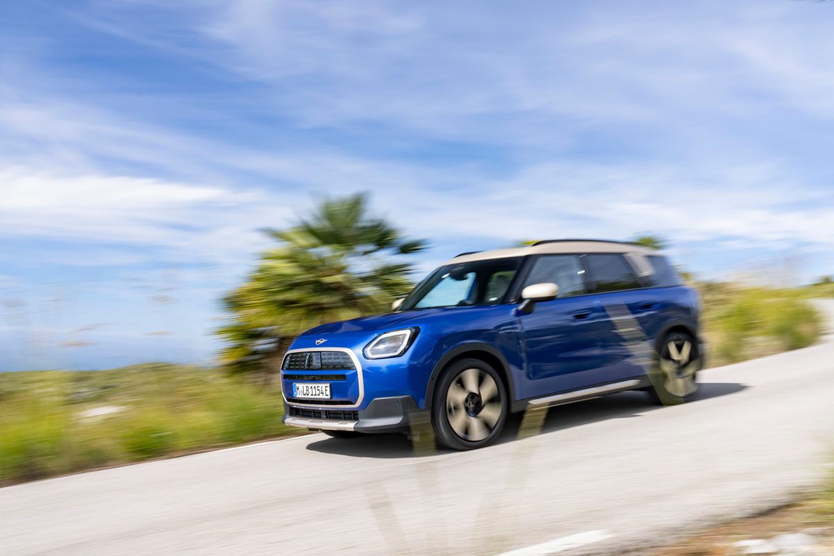 Mini оновила електричний кросовер Countryman: запас ходу перевищив 500 км - фото 7