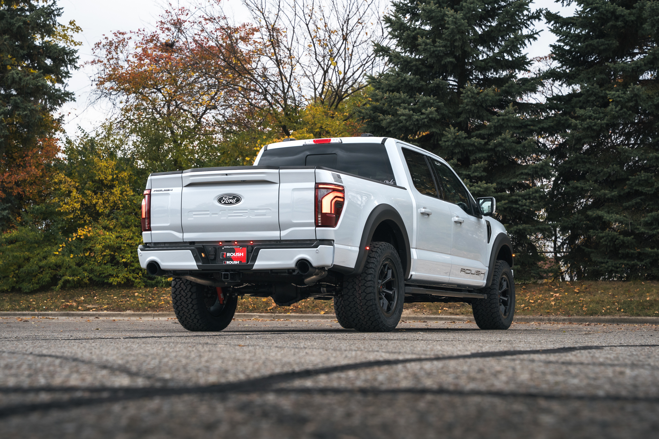 Roush Performance оновила пікап Ford F-150: агресивний стиль, але без зайвої потужності - фото 3