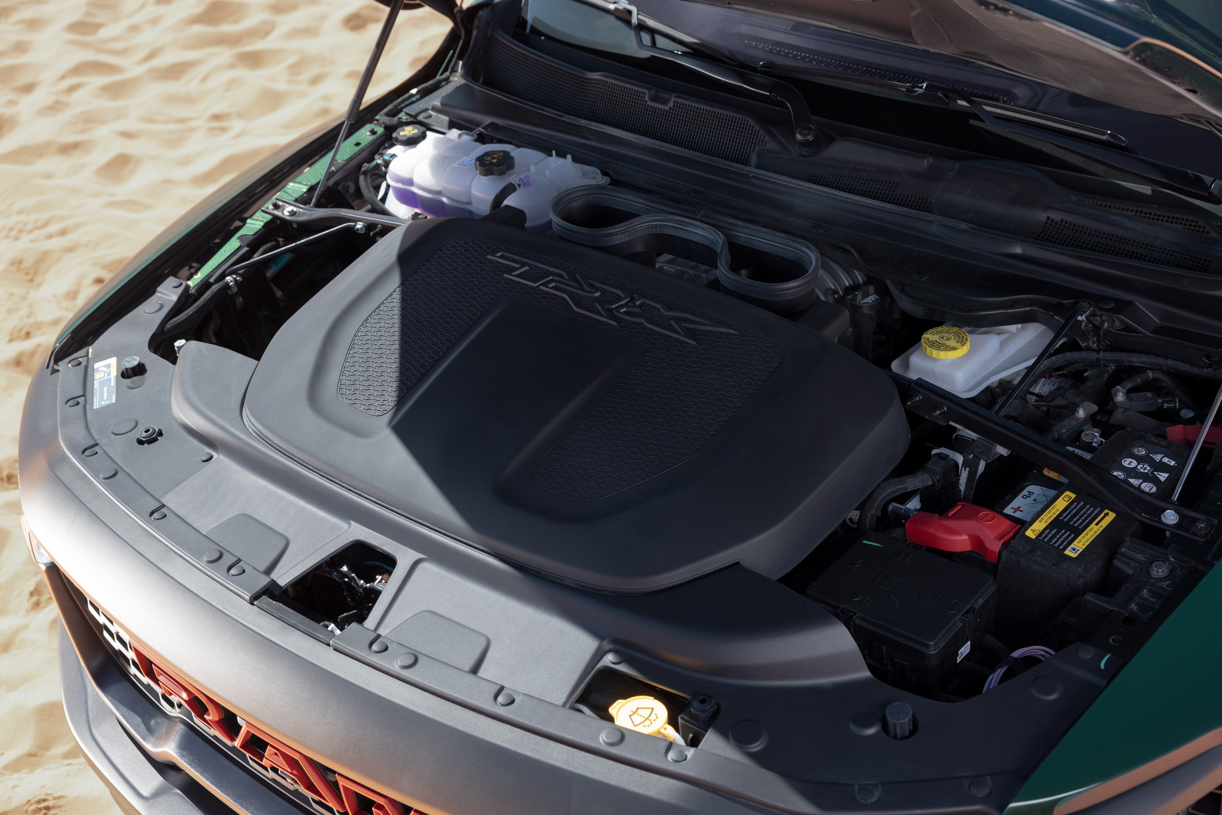 T-Rex повертається: представлено 777-сильний Ram 1500 SRT TRX 2027 року, який кине виклик Ford Raptor R - фото 1