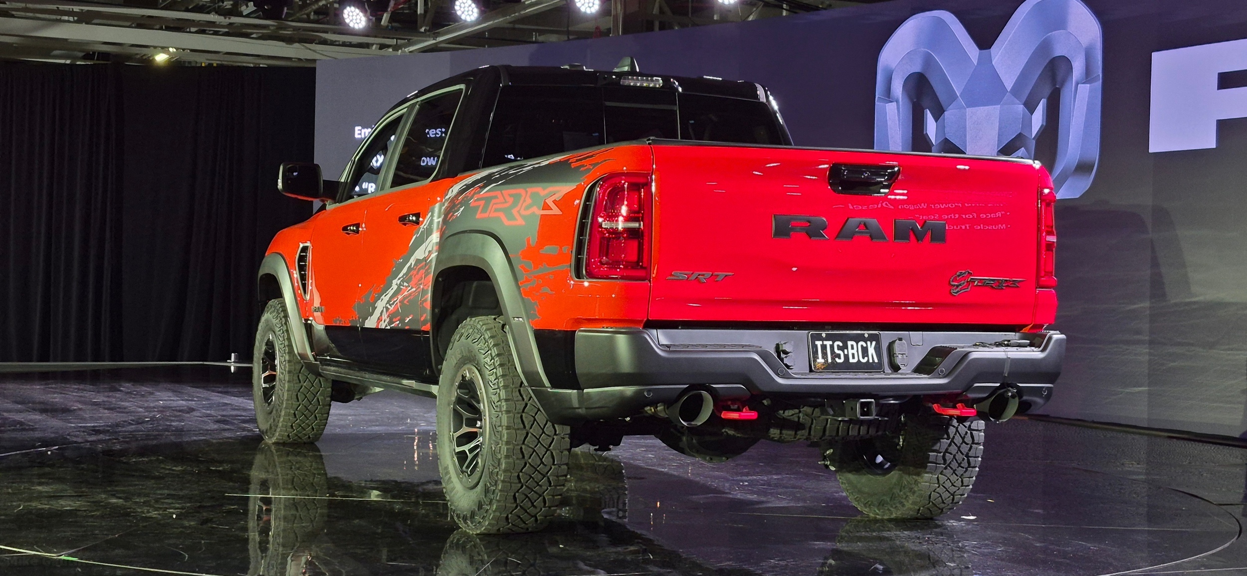 T-Rex повертається: представлено 777-сильний Ram 1500 SRT TRX 2027 року, який кине виклик Ford Raptor R - фото 3
