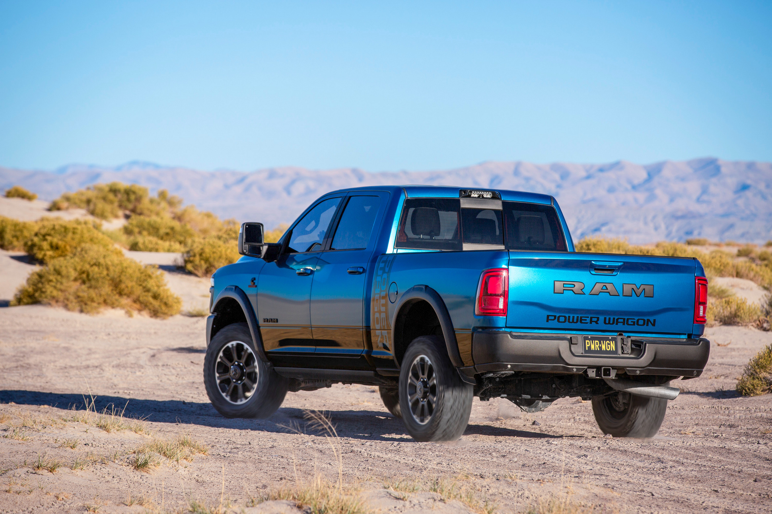 Stellantis розробляє унікальну кришку кузова, що змінює форму пікапа - фото 2