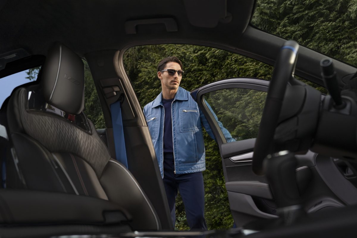 Cadillac представив лімітований пакет Deep Ocean для CT5-V Blackwing за 27 000 доларів - фото 1