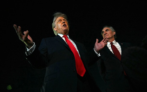 Трамп запросив на 