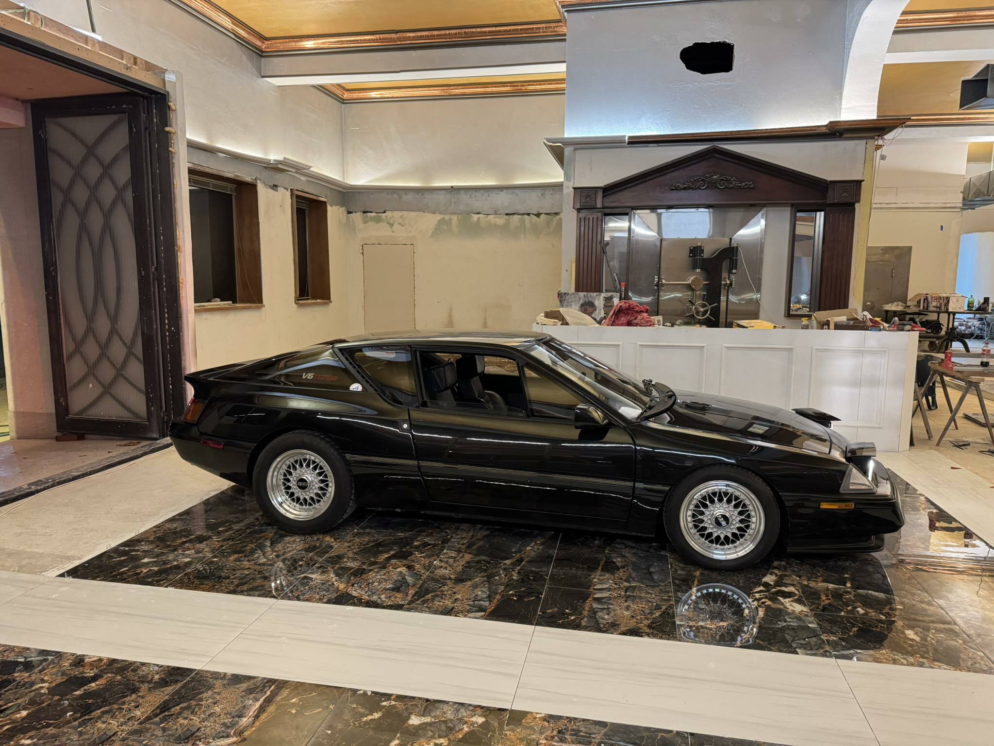 Рідкісніший за Bugatti: історія унікального спорткара Renault, на який витратили 30 мільйонів доларів - фото 4