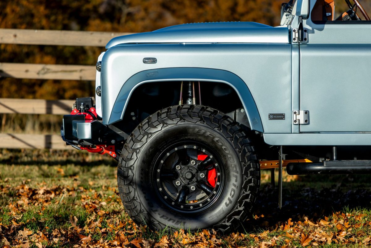 У США створили "ідеальний" Land Rover Defender вартістю майже 400 000 доларів - фото 3