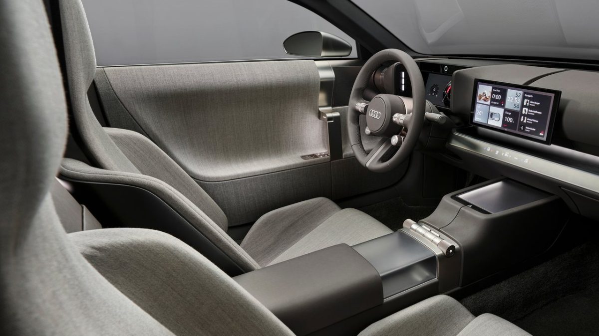 Audi змінює курс: головний дизайнер бренду розкритикував моду на гігантські екрани - фото 3