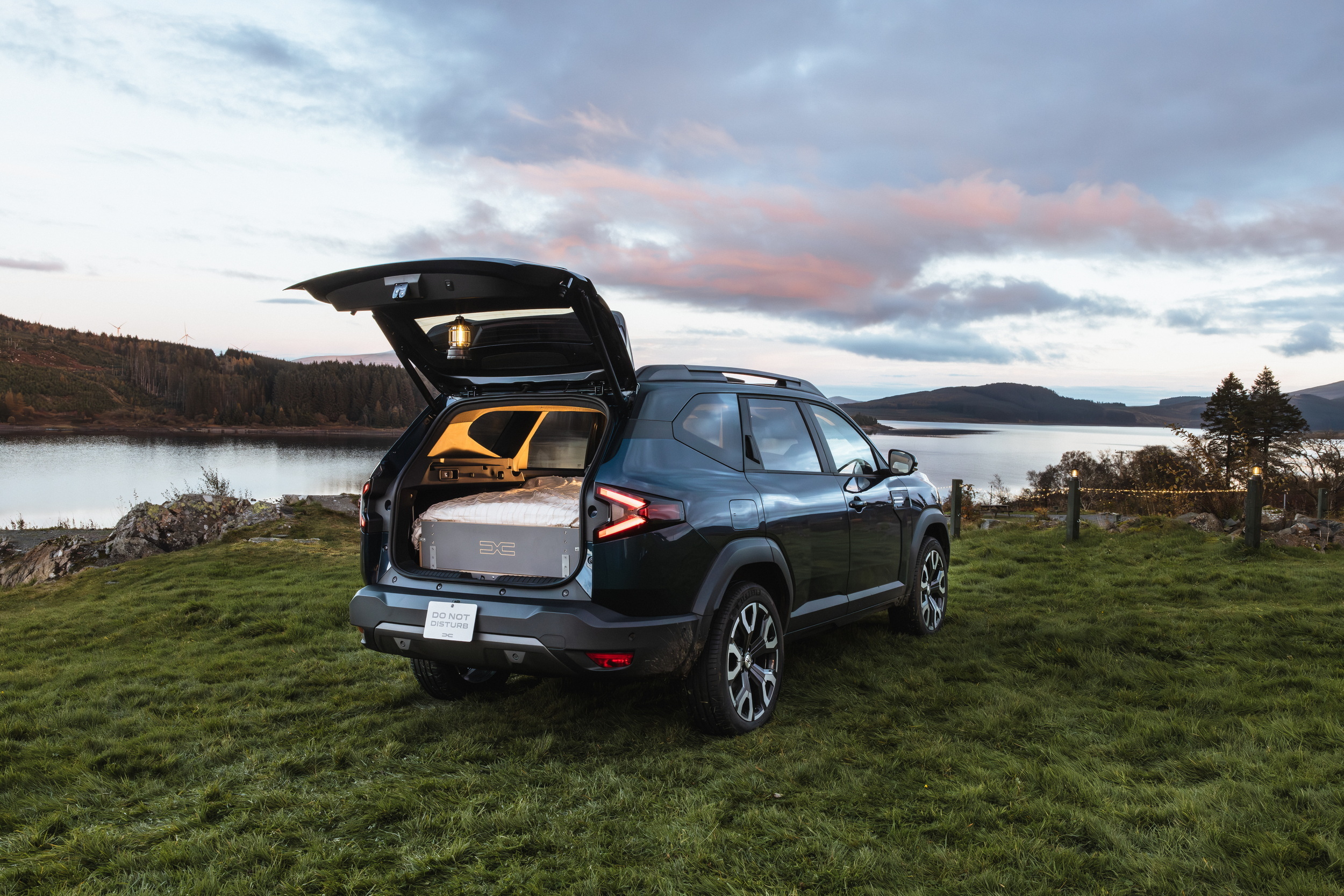 Dacia відкриває «Готель мільйона зірок» у нових кросоверах Bigster - фото 2