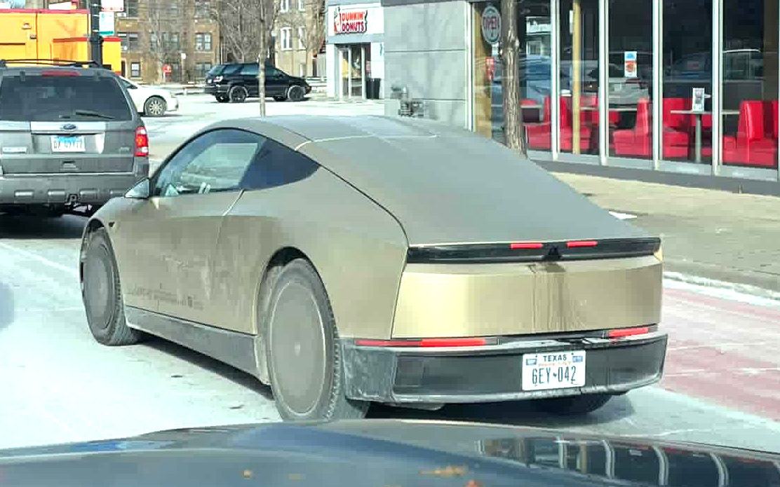 Tesla почала тестувати омивачі камер на Model Y: важливе оновлення для автопілота - фото 1