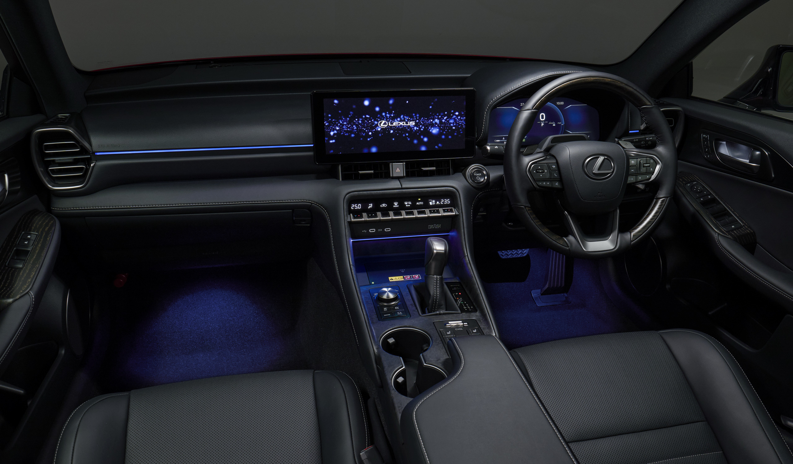 Lexus знову оновив седан IS: сучасний інтер’єр, версія F Sport Mode Black V та тюнінг TRD - фото 3