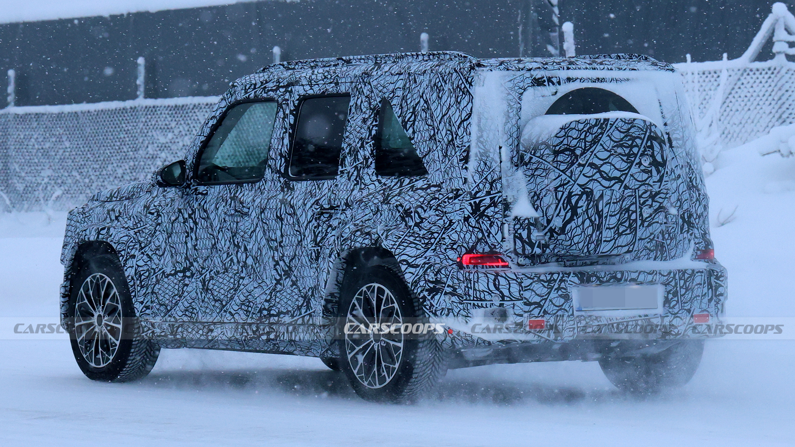 Молодший брат «Гелендвагена»: компактний Mercedes G-Class помітили на випробуваннях - фото 2