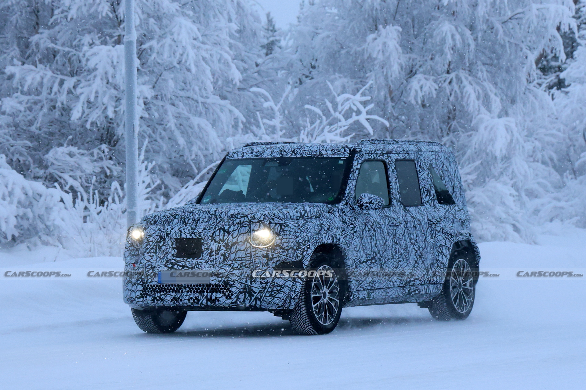 Молодший брат «Гелендвагена»: компактний Mercedes G-Class помітили на випробуваннях - фото 3